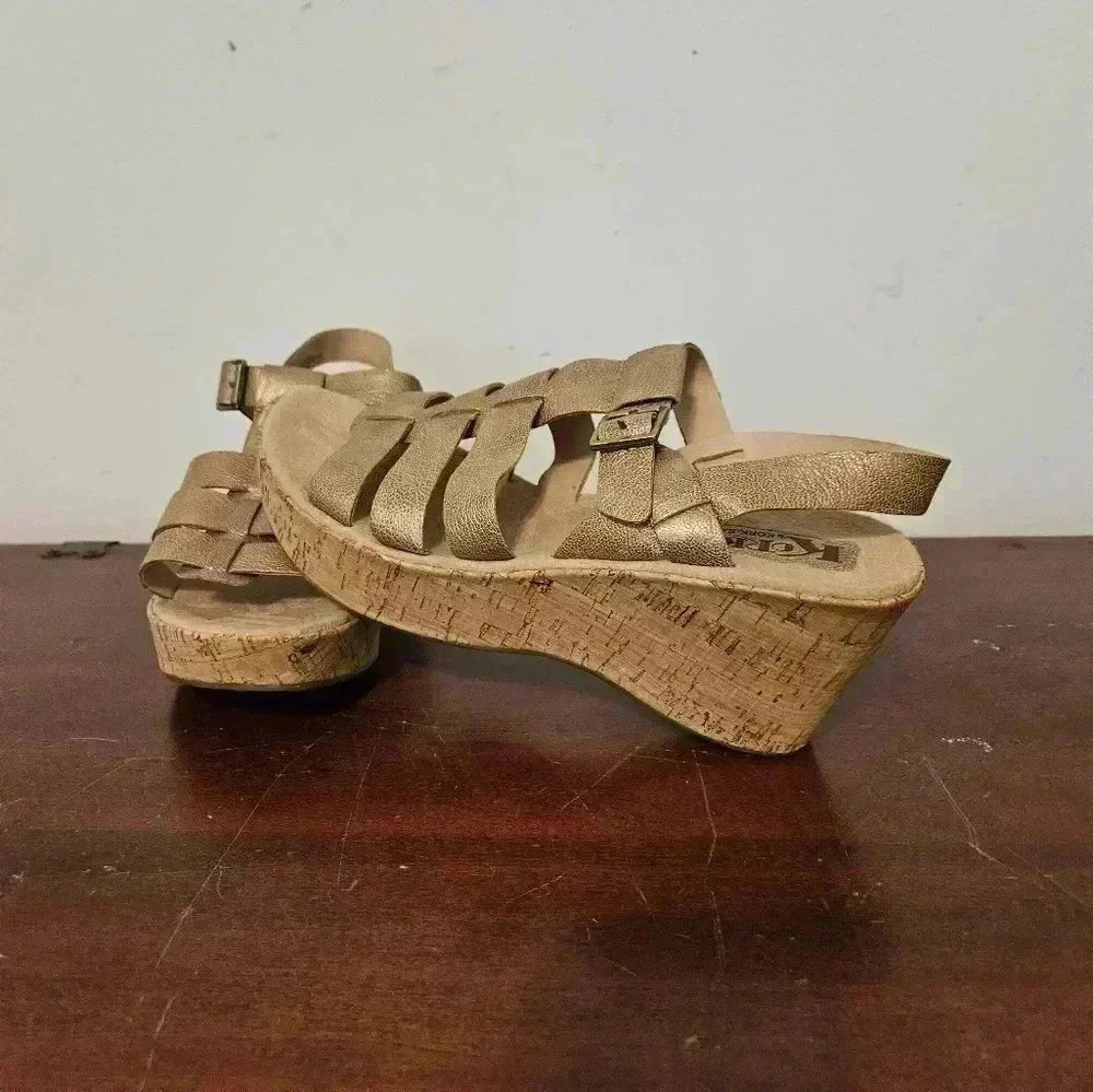Korks Kork Ease Gold Wedge Platform Sandals Leather Strappy Shoes Womens Size 10
